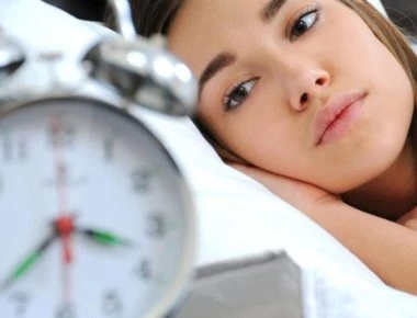 Τι προκαλεί η αϋπνία στην… ζυγαριά;